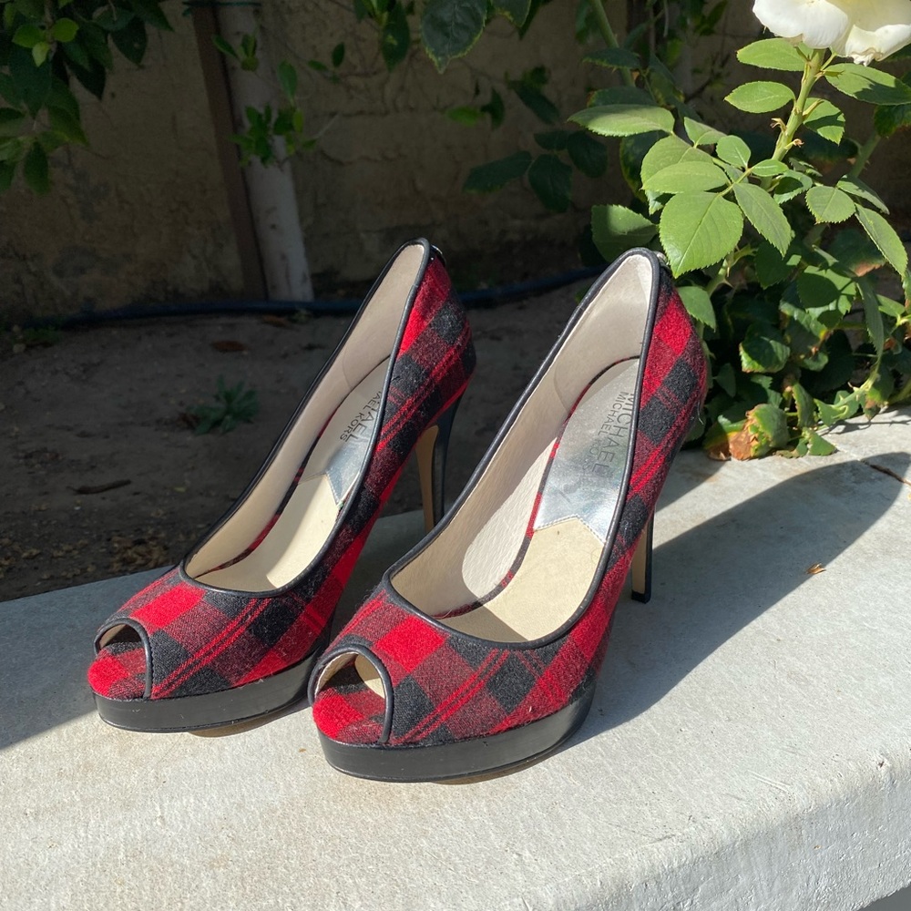 New Michael Kors heels - size 6